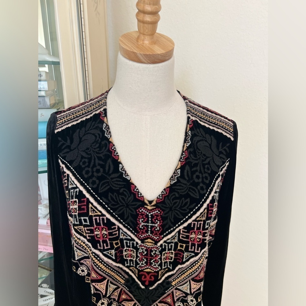 Like New Johnny Was Black Velvet Embroidered Tunic Size XS